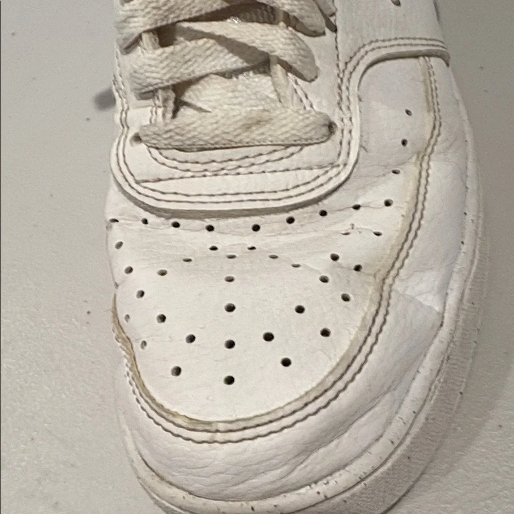 Nike Women’s Nike Court Vision Mid Sneaker. Size 7. White